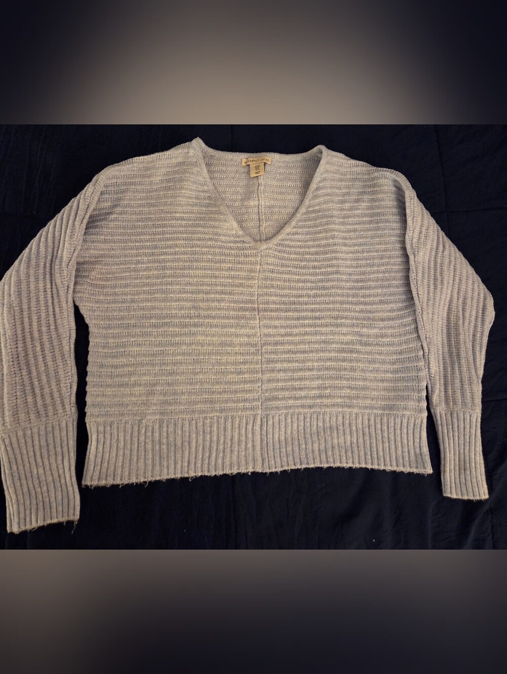Sincerely Jules Women’s Ribbed V-Neck Cropped Sweater – Size Medium